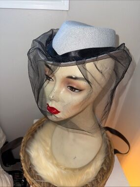 🍄"tilt hat" or "mourning hat" popular 1930s formal events church services.